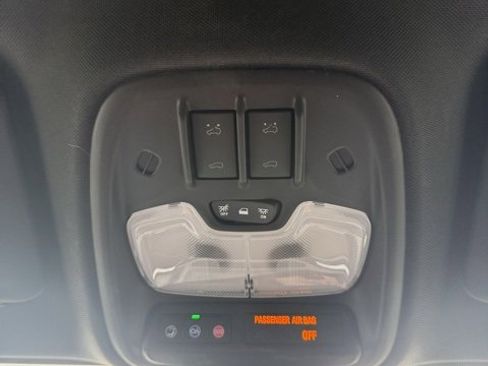 Used 2025 GMC Canyon Denali image 32