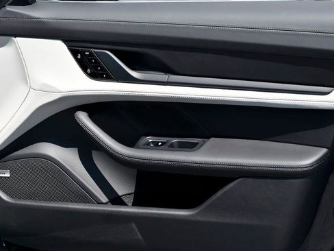 Used 2020 Porsche Taycan 4S image 41