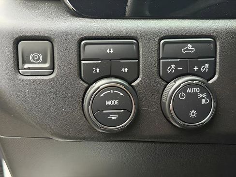 Used 2024 Chevrolet Silverado 2500 LT image 28