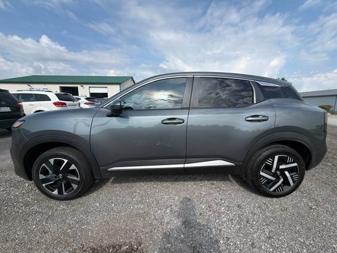 Used 2025 Nissan Kicks SV FWD image 3
