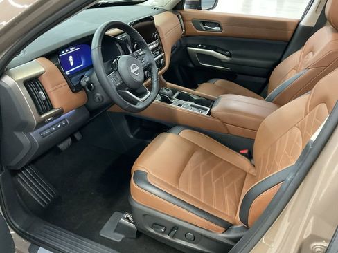 Used 2024 Nissan Pathfinder Platinum w/ Cargo Package image 10