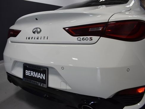 Used 2018 INFINITI Q60 3.0t Sport w/ Sensory Package 3.0T Sport image 18