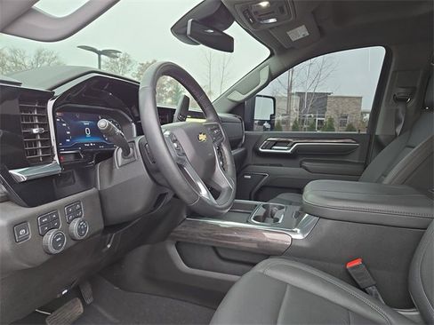 Used 2025 Chevrolet Silverado 2500 LTZ w/ LTZ Plus Package image 26