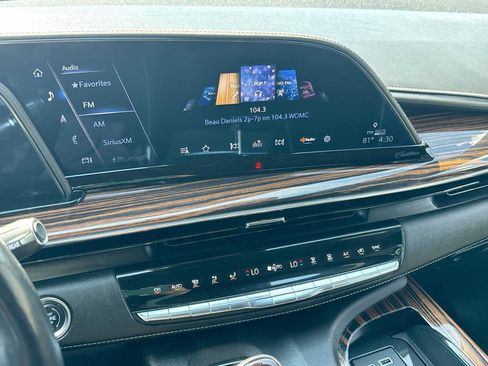 Used 2023 Cadillac Escalade ESV Premium Luxury AWD/4WD image 29