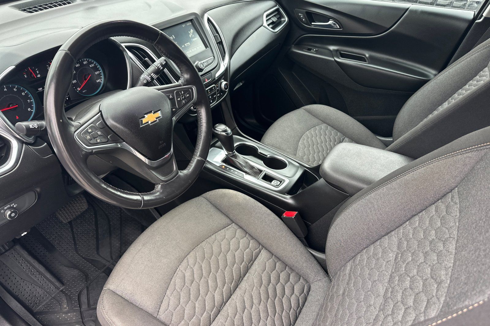 Used 2018 Chevrolet Equinox LT FWD image 10