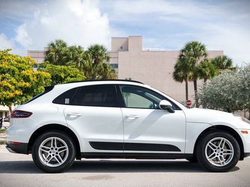 Used 2018 Porsche Macan AWD/4WD image 9