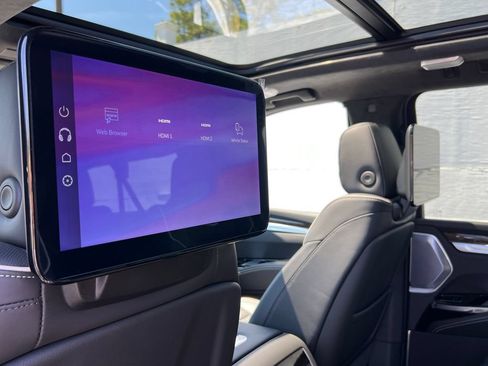 New 2026 Cadillac Escalade ESV Platinum Luxury AWD/4WD image 19