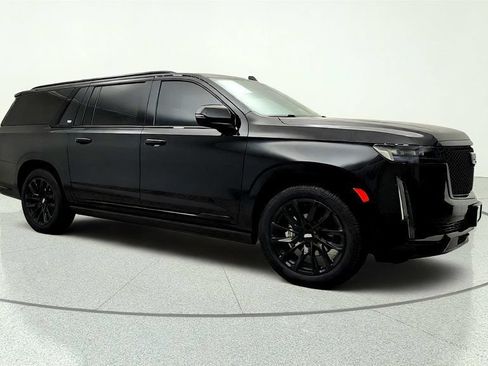 Used 2022 Cadillac Escalade ESV Sport w/ Touring Package AWD/4WD image 3