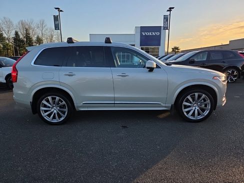 Used 2022 Volvo XC90 T6 Inscription image 9