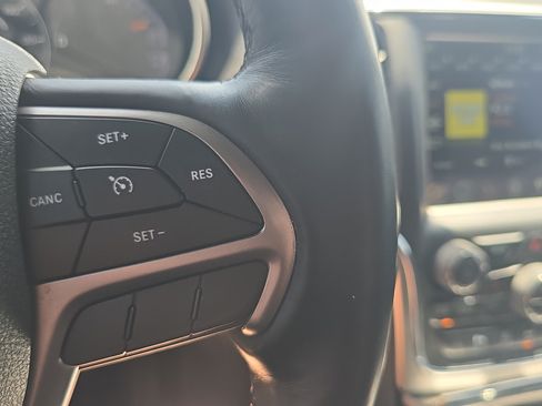 Used 2018 Jeep Grand Cherokee Altitude AWD/4WD image 27