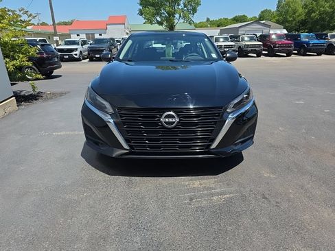 Used 2025 Nissan Altima 2.5 SV FWD image 4