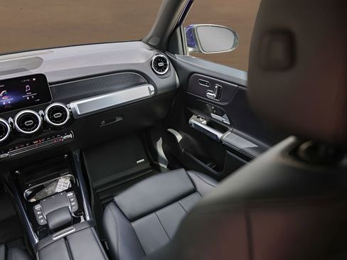 Used 2021 Mercedes-Benz GLB 250 4MATIC image 28