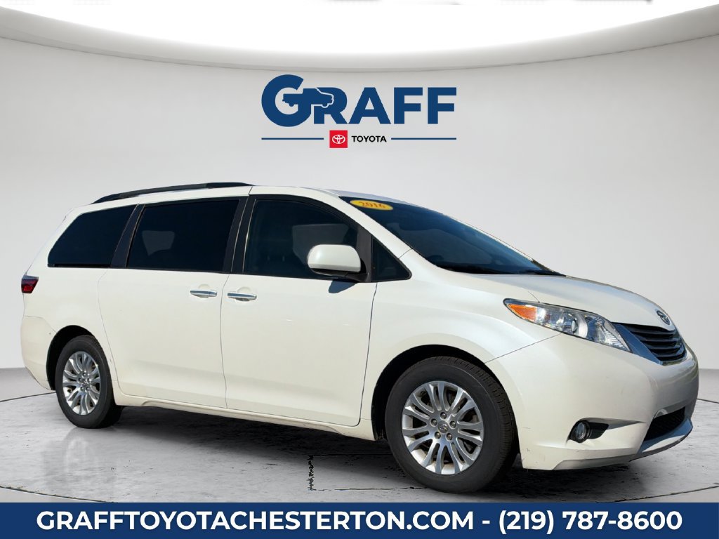 Used 2016 Toyota Sienna XLE FWD image 2