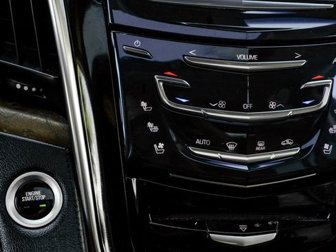 Used 2018 Cadillac Escalade Premium Luxury RWD image 27
