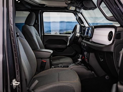 Used 2024 Jeep Wrangler Unlimited image 25