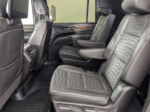 Used 2023 Cadillac Escalade ESV Sport Platinum w/ LPO, ONYX Package image 32