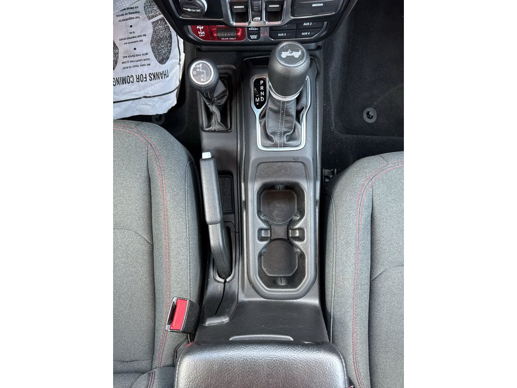 Used 2025 Jeep Wrangler Unlimited Rubicon AWD/4WD image 22