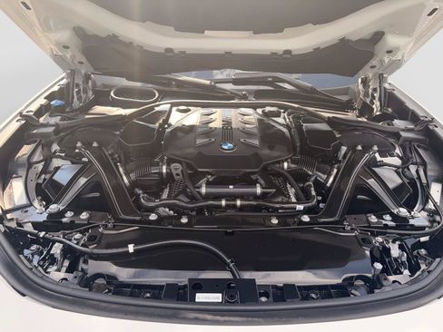 Certified 2025 BMW 760i xDrive w/ Premium Package AWD/4WD image 19