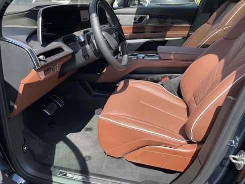 New 2026 Cadillac Vistiq Platinum image 21