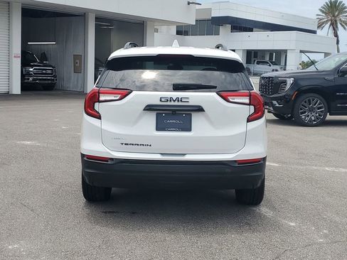 Used 2023 GMC Terrain SLT w/ Infotainment Package II FWD image 5