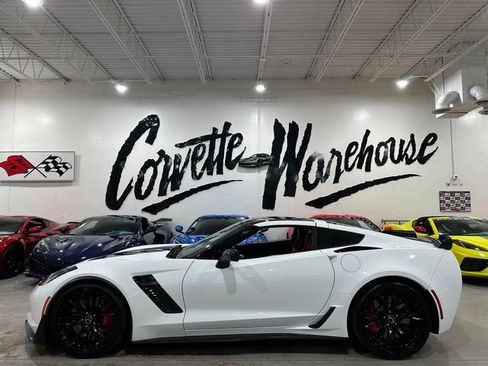 Used 2015 Chevrolet Corvette Z06 w/ 3LZ Preferred Equipment Group RWD image 2