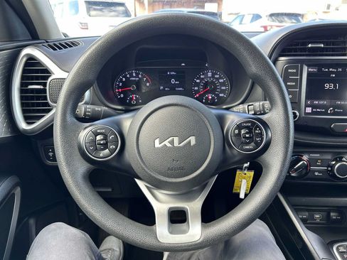 Used 2022 Kia Soul LX w/ Technology Package FWD image 11