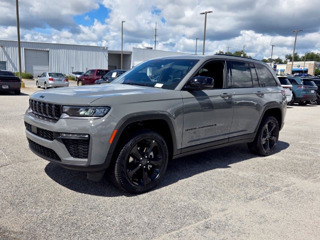 New 2027 Jeep Grand Cherokee Limited AWD/4WD image 3