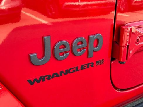 Used 2024 Jeep Wrangler Unlimited Rubicon image 12