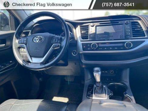 Used 2019 Toyota Highlander XLE AWD/4WD image 31