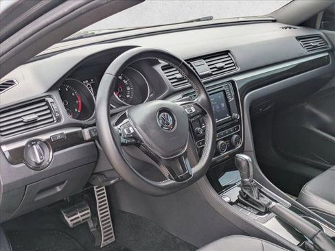 Used 2018 Volkswagen Passat GT FWD image 10