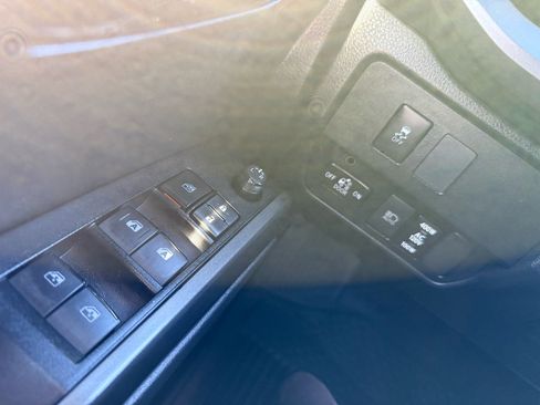 Used 2022 Toyota Tacoma TRD Off-Road image 26