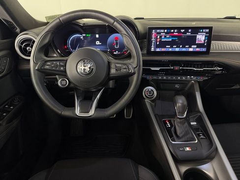 Used 2025 Alfa Romeo Tonale AWD/4WD image 12