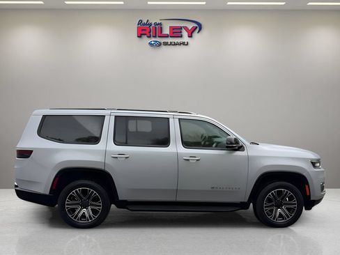 Used 2024 Jeep Wagoneer Series II AWD/4WD image 4
