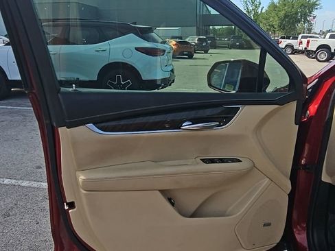 Used 2018 Cadillac XT5 FWD image 10