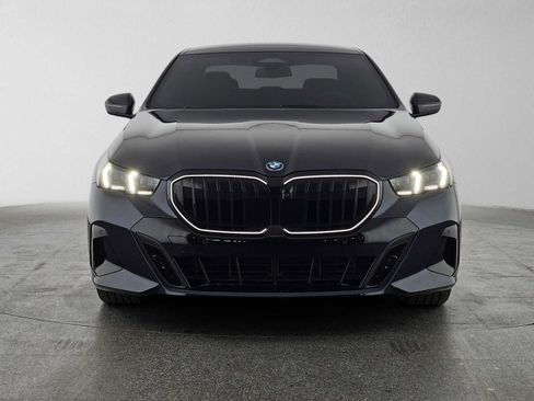Used 2026 BMW 550e xDrive w/ Premium Package AWD/4WD image 8