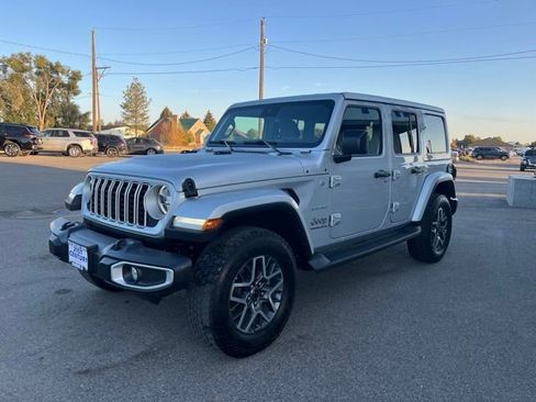 Used 2024 Jeep Wrangler Unlimited Sahara AWD/4WD image 3