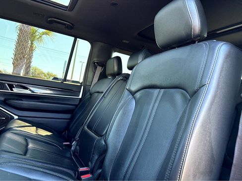 Used 2024 Jeep Wagoneer w/ Premium Group I image 22