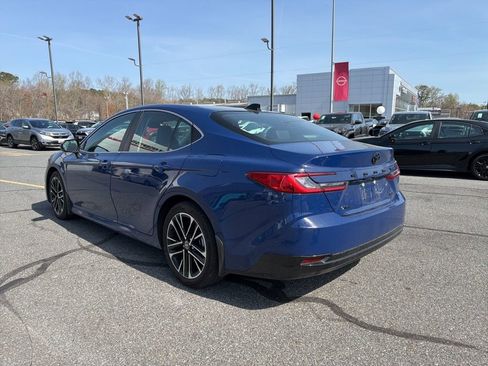 Used 2025 Toyota Camry XLE image 3