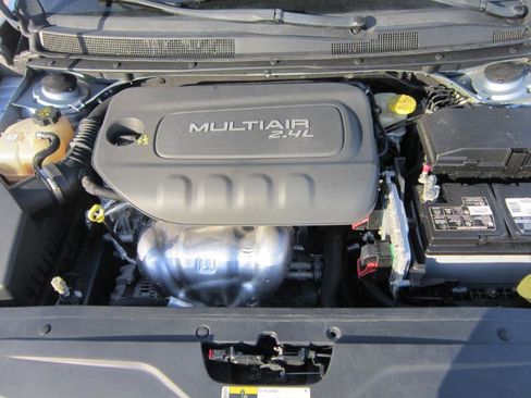 Used 2015 Chrysler 200 Limited w/ Convenience Group image 32