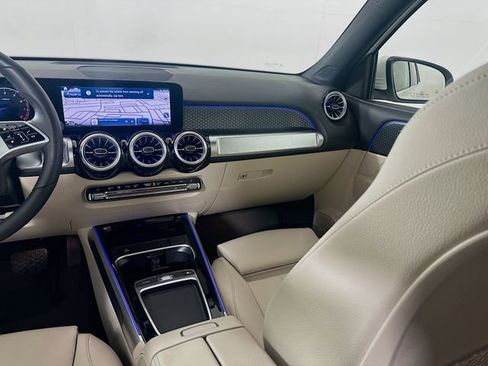 Used 2025 Mercedes-Benz GLB 250 w/ Exclusive Package image 23