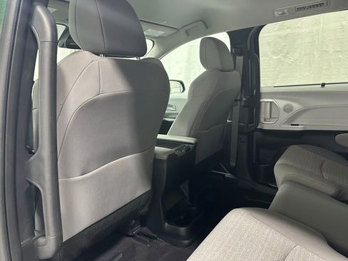 Used 2025 Toyota Sienna LE image 49