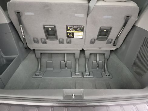 Used 2020 Toyota Sienna L image 25