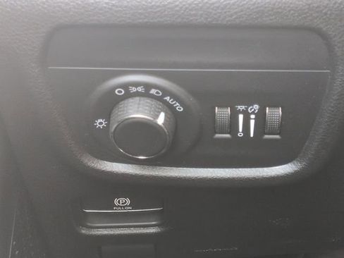 Used 2025 Jeep Grand Cherokee L Laredo image 20