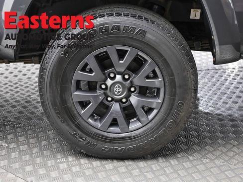 Used 2020 Toyota Tacoma SR5 AWD/4WD image 8