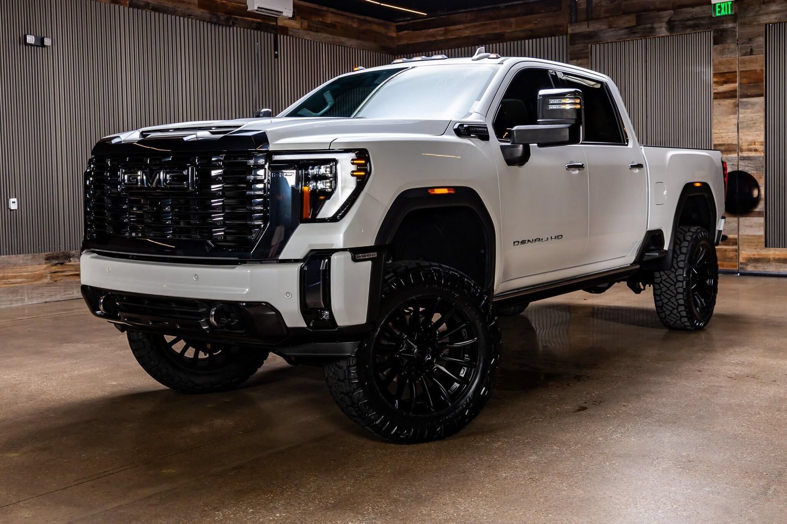 Used 2024 GMC Sierra 2500 Denali Ultimate AWD/4WD image 5