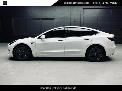Used 2023 Tesla Model 3 Standard Range RWD image 4
