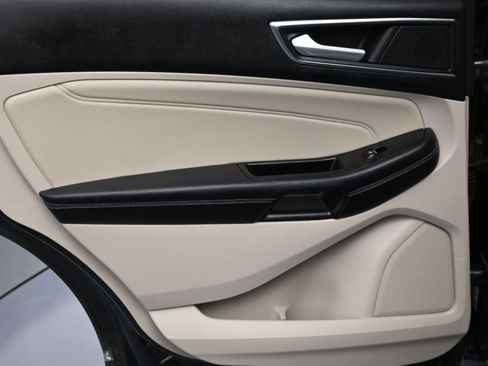 Used 2019 Ford Edge Titanium w/ Cold Weather Package image 14