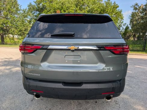 Used 2022 Chevrolet Traverse LT FWD image 7