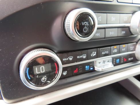 Used 2024 Ford Expedition Max XLT AWD/4WD image 24