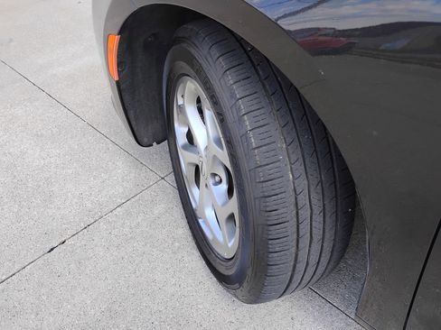 Used 2023 Chrysler Pacifica Limited image 23